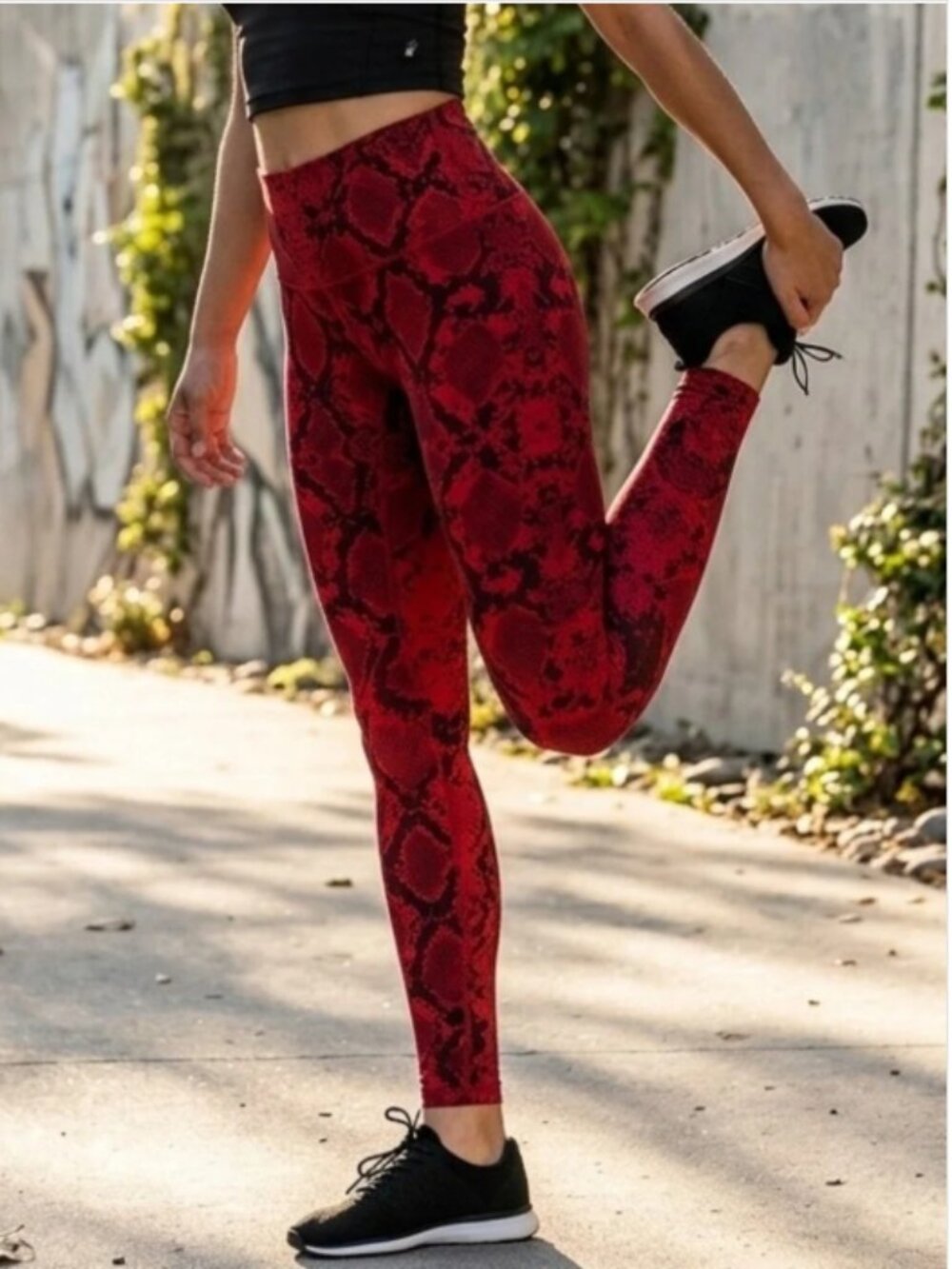 Like New! LULULEMON Wunder Under Pant Ziggy Snake Red Tide Cranberry 4